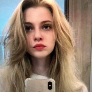 Meet your Posher, Flora